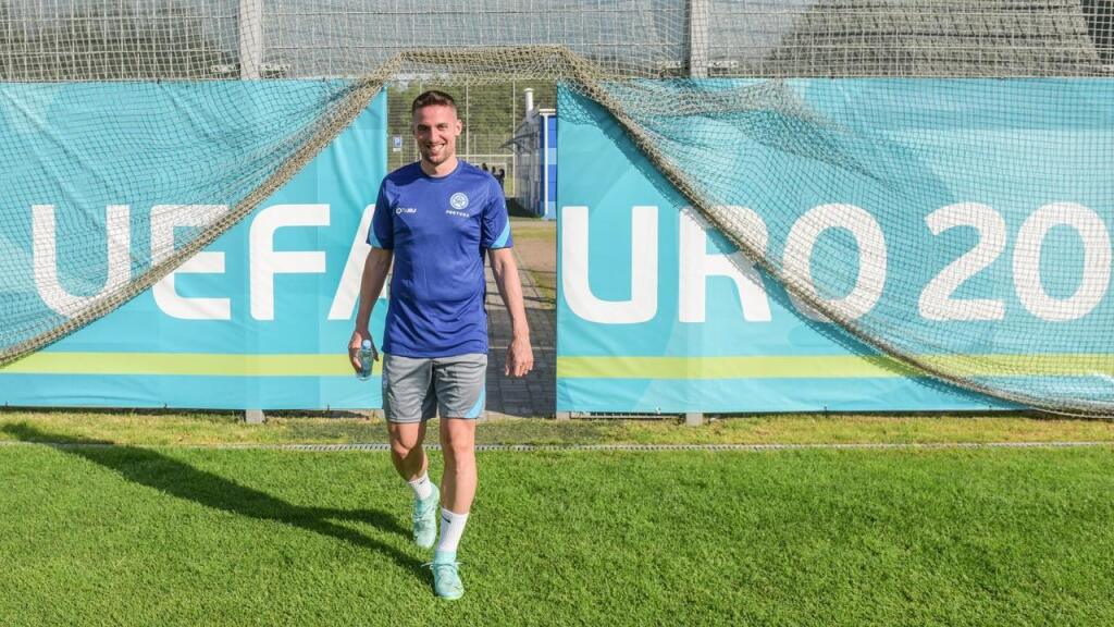 Naši futbalisti rozdávali úsmevy na každú stranu.