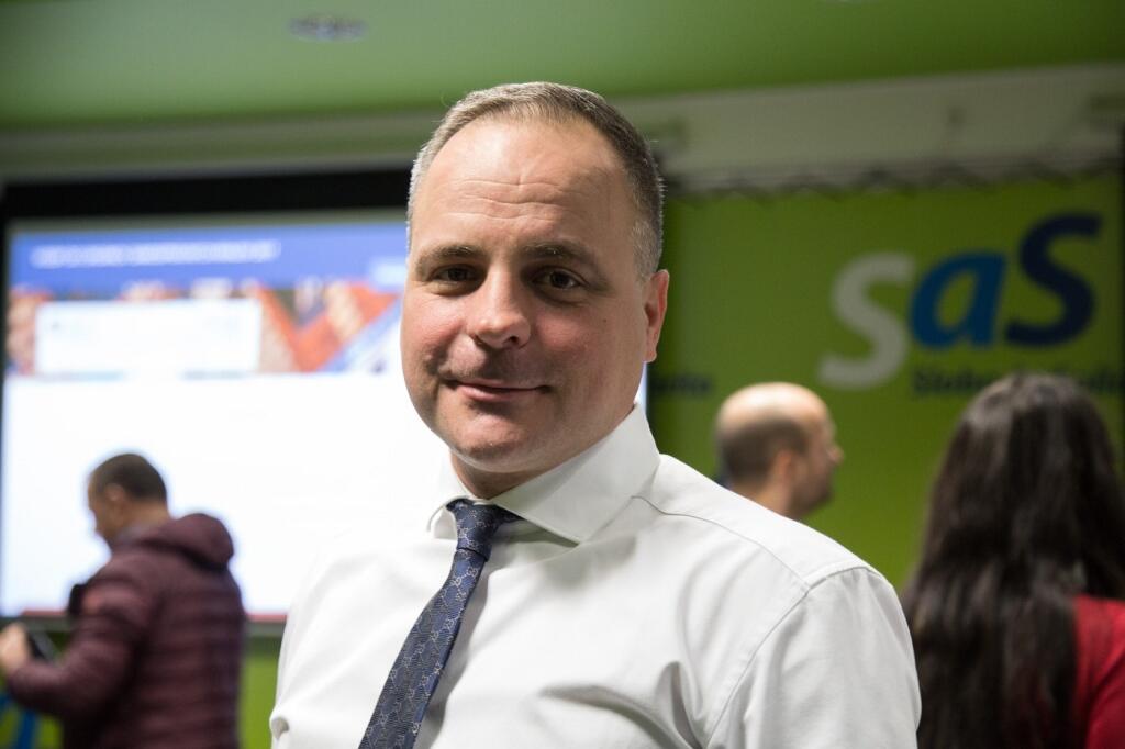 Kandidát na post predsedu BSK Juraj Droba počas čakania na výsledky volieb do VÚC
