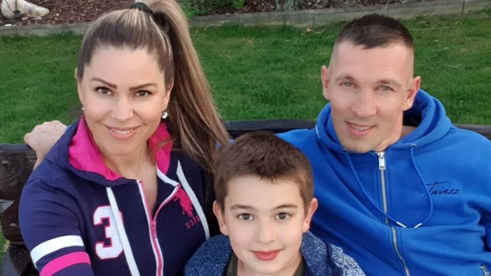 Legendárny slovenský boxer Tomi Kid Kovács sa konečne mohol po mesiaci strávenom v karanténe vo svojej akadémii vrátiť k milovanej rodine.