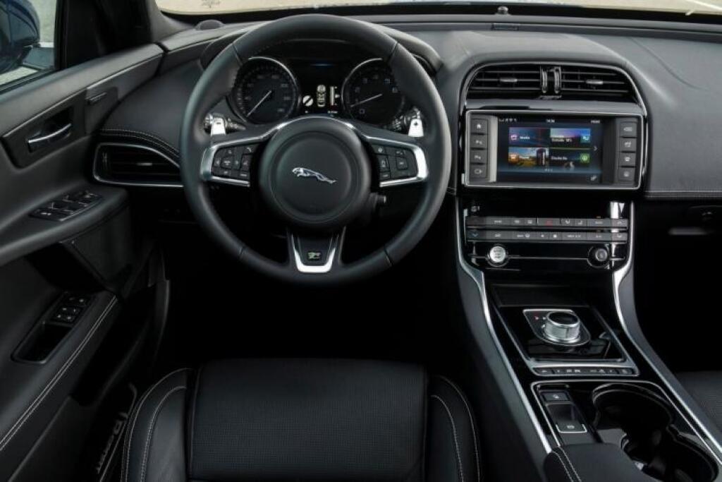 TREND test Jaguar XE 2,0 d