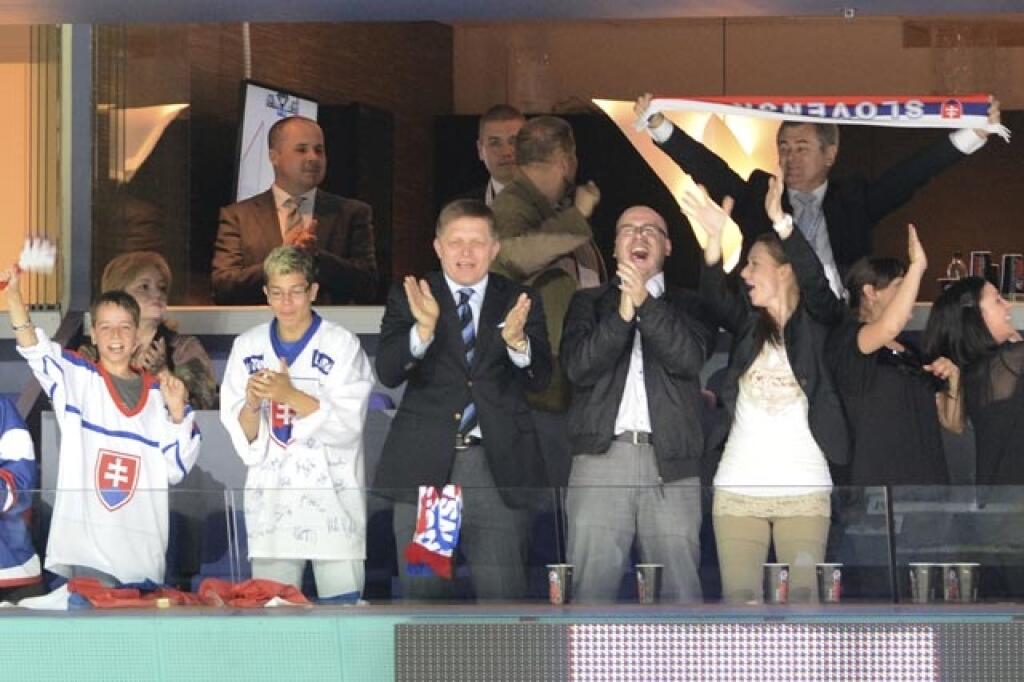 Fico nechýbal ani na finále hokejových MS v Helsinkách, kde Slovensko bojovalo proti Rusku.