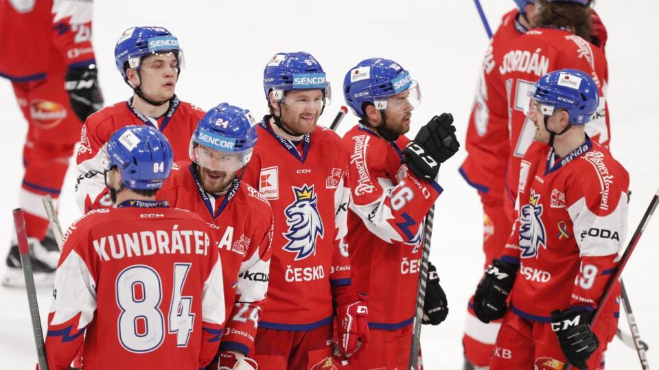 KK31 Štokholm - Českí hokejisti sa tešia po víťazstve 3:1 na Švédskych hokejových hrách Fínsko - Česko 7. mája 2022 v Štokholme. FOTO TASR/AP
Jiri Smejkal, left, of Czech Republic celebrates scoring with teammate Tomas Hertl, during the Beijer Hockey Games (Euro Hockey Tour) between Finland and Czech Republic at Avicii Arena in Stockholm, Sweden, Saturday, May 7, 2022. (Christine Olsson/TT News Agency via AP)