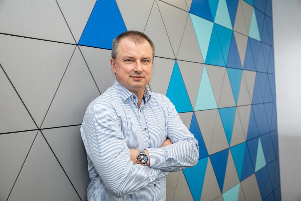 Na fotke je šéf spoločnosti Aliter Technologies Peter Dostál.