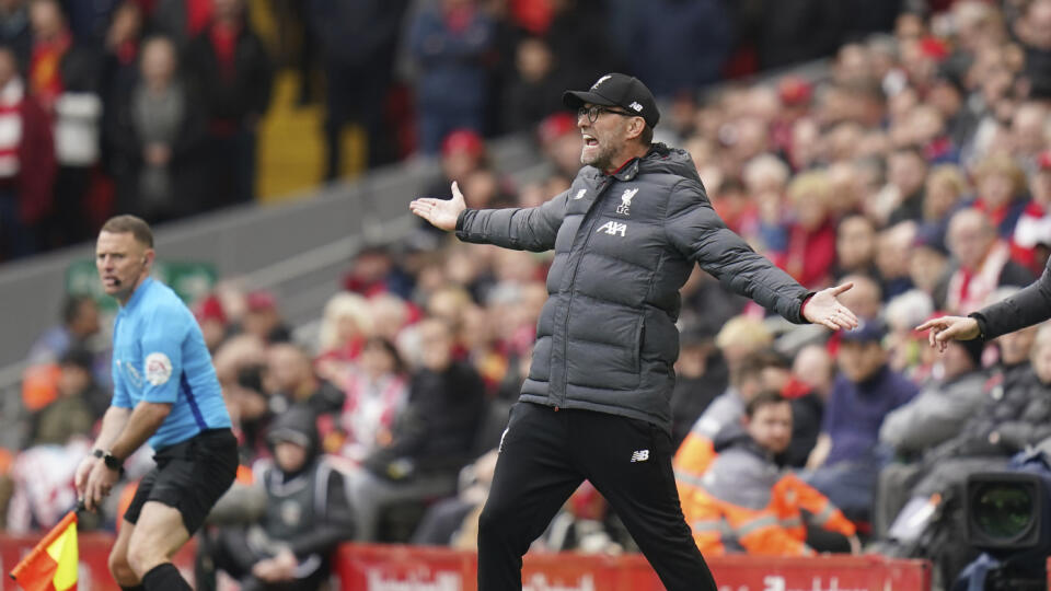 MIK 20 Liverpool - Tréner Liverpoolu Jürgen Klopp počas zápasu anglickej futbalovej Premier League Liverpool - Bournemouth na Anfield štadióne v anglickom Liverpoole 7. marca 2020. 

Liverpool's manager Jurgen Klopp reacts during the English Premier League soccer match between Liverpool and Bournemouth at Anfield stadium in Liverpool, England, Saturday, March 7, 2020. (AP Photo/Jon Super)