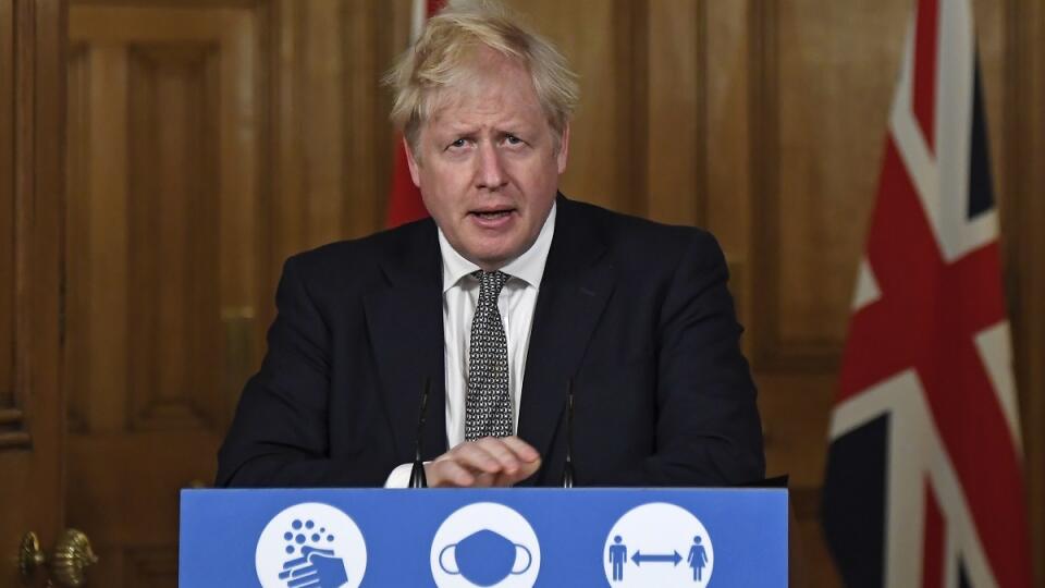 Boris Johnson oznamuje štvortýždňový lockdown