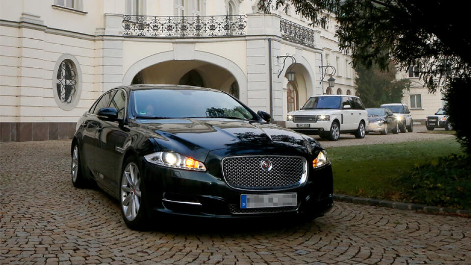 Na tomto aute prišiel riaditeľ automobilky podpísať  zmluvu. Jeho interiér je naozaj luxusný.