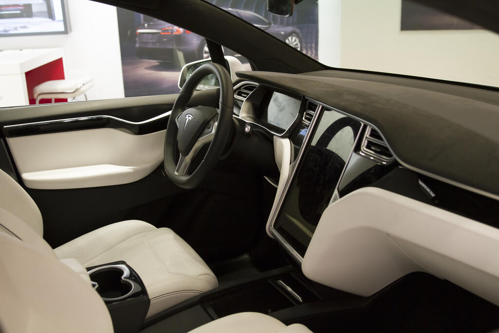 Guangzhou,-,China,-,May,01,,2017,:,Tesla,Model