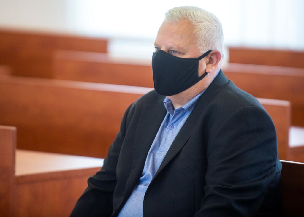 Na snímke svedok Viliam Ružička počas hlavného pojednávania s bývalým špeciálnym prokurátorom