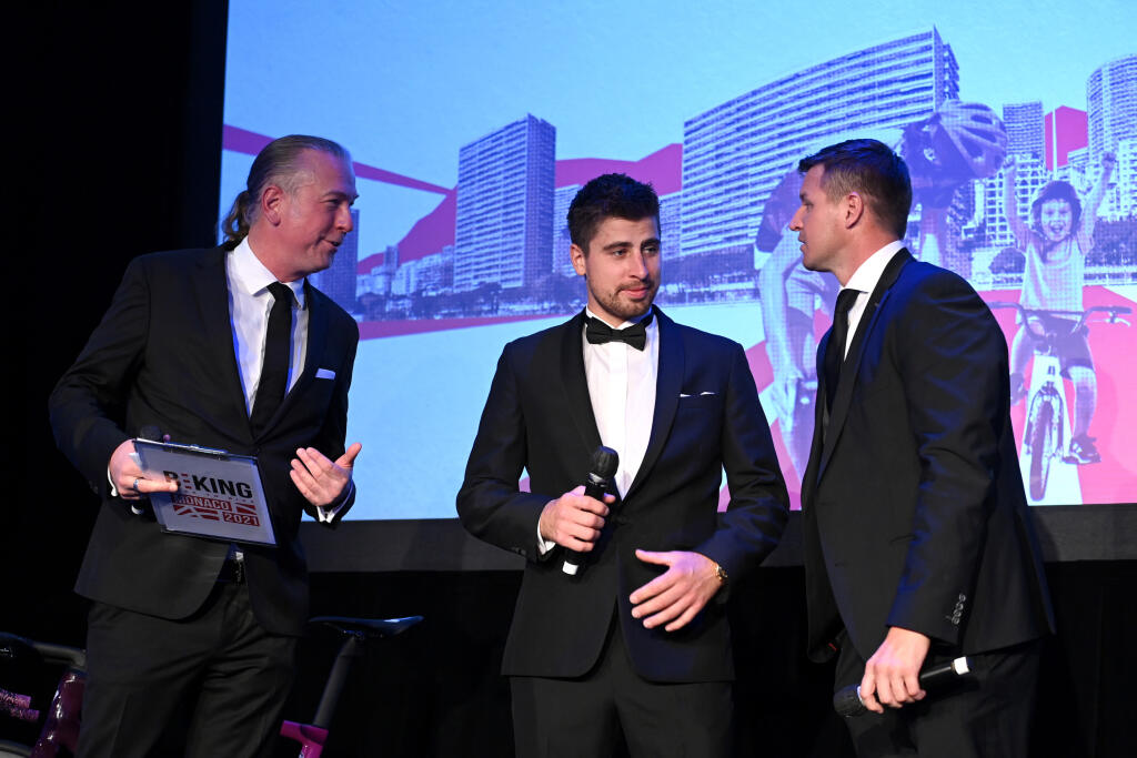 Aj Peter Sagan sa poriadne nahodil. V čiernom obleku s motýlikom rovnakej farby pripomínal agenta 007 Jamesa Bonda.