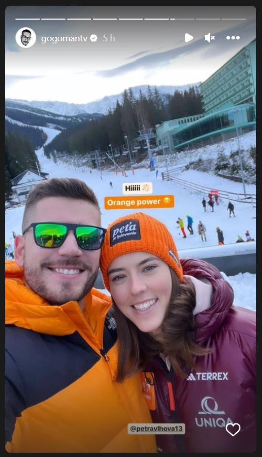 V Jasnej nechýbal ani známy youtuber a účastník reality šou Survivor Daniel Štrauch alias Gogo. Na selfie odchytil aj Petru Vlhovú.