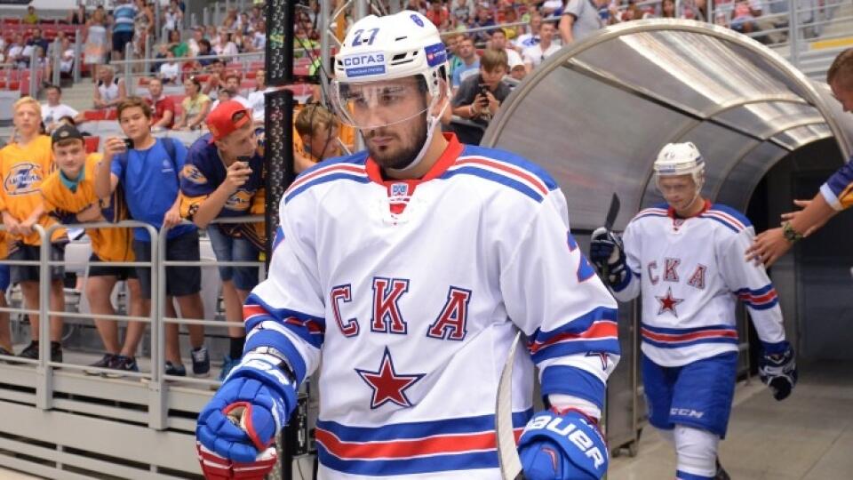 Ruský hokejista Viačeslav Vojnov bude v kariére pokračovať v drese Avangardu Omsk. S klubom KHL sa dohodol na ročnej spolupráci.