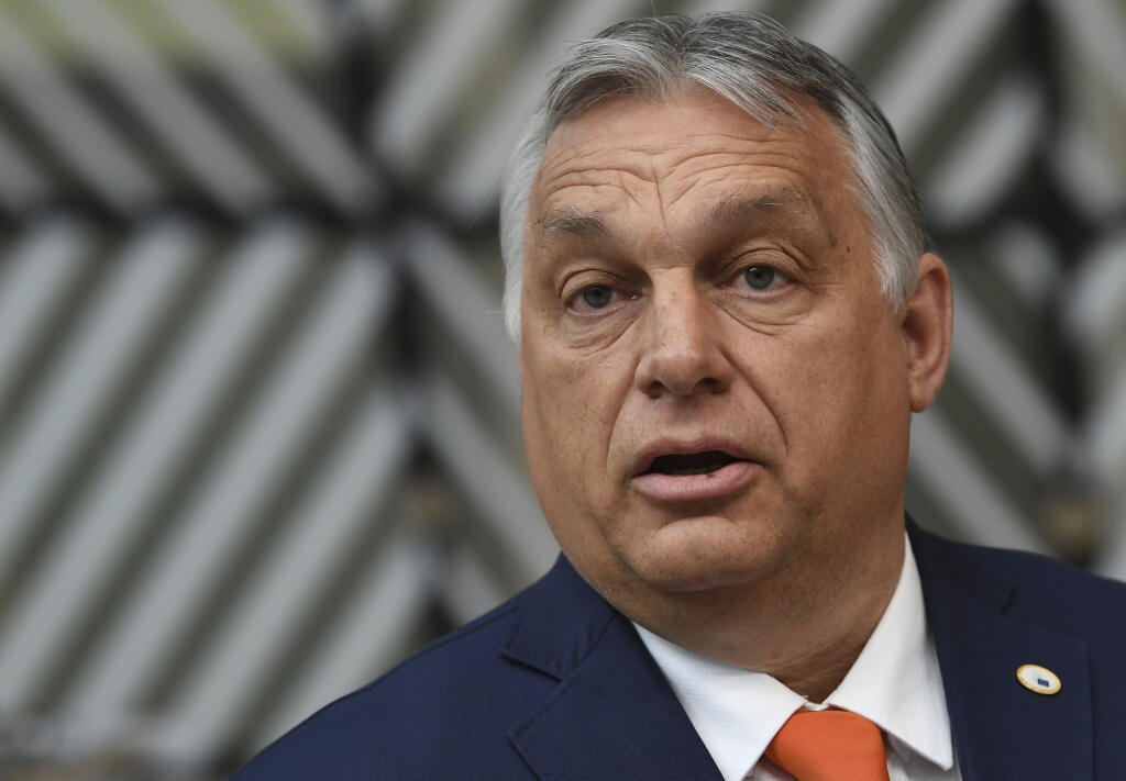 WA 8 Brusel - Maďarský premiér Viktor Orbán odpovedá na otázky novinárov počas príchodu na summit EÚ v Bruseli vo štvrtok 24. júna 2021. FOTO TASR/AP 

Hungary's Prime Minister Viktor Orban talks to journalists as he arrives for an EU summit at the European Council building in Brussels, Thursday, June 24, 2021. At their summit in Brussels, EU leaders are set to take stock of coronavirus recovery plans, study ways to improve relations with Russia and Turkey, and insist on the need to develop migr