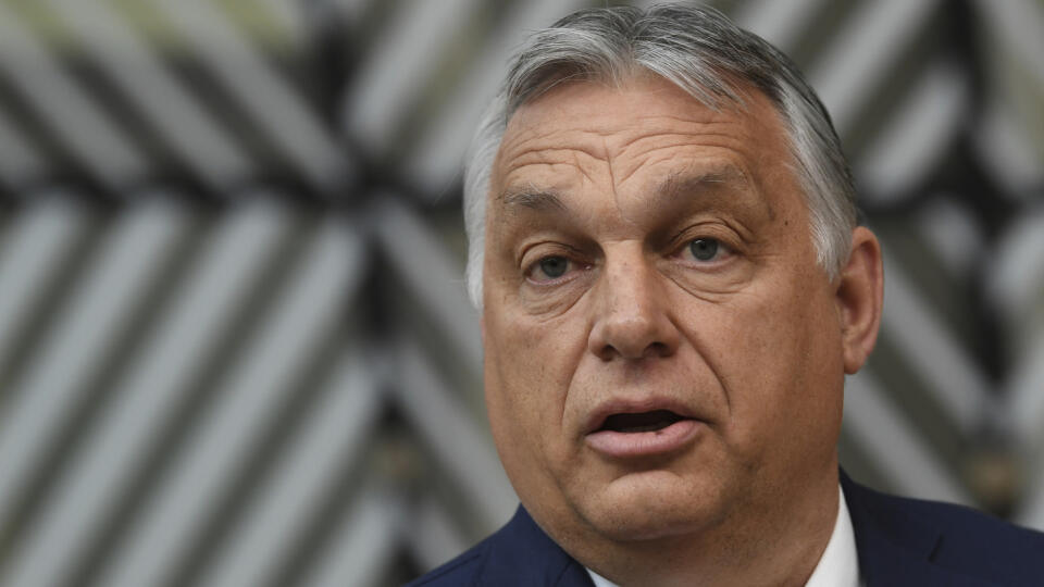 WA 8 Brusel - Maďarský premiér Viktor Orbán odpovedá na otázky novinárov počas príchodu na summit EÚ v Bruseli vo štvrtok 24. júna 2021. FOTO TASR/AP
Hungary's Prime Minister Viktor Orban talks to journalists as he arrives for an EU summit at the European Council building in Brussels, Thursday, June 24, 2021. At their summit in Brussels, EU leaders are set to take stock of coronavirus recovery plans, study ways to improve relations with Russia and Turkey, and insist on the need to develop migr
