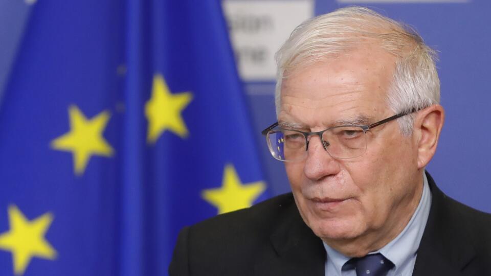 PK 28 archív Brusel - Na archívnej snímke z 27. februára 2022 šéf zahraničnej politiky EÚ Josep Borrell odpovedá na otázky novinárov počas tlačovej konferencie v sídle EÚ v Bruseli. Rokovania s Iránom o oživení jadrovej dohody z roku 2015 musia byť pozastavené, uviedla v piatok 11. marca Európska únia, ktorá rozhovory koordinuje. FOTO TASR/AP
FILE - European Union foreign policy chief Josep Borrell speaks during a press statement at EU headquarters in Brussels, Sunday, Feb. 27, 2022. Borrell sa