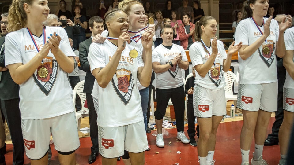 Basketbalistky Ružomberka so zlatými medailami.
