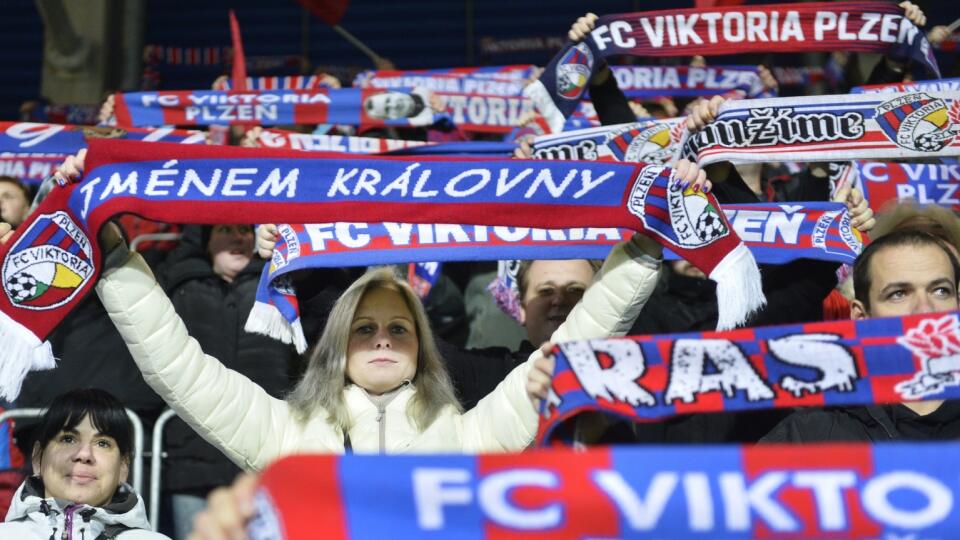 Viktoriu Plzeň potrestali za nemiestne pokriky fanúšikov a za použitie pyrotechniky na tribúnach v zápase 13. kola Fortuna ligy s Baníkom Ostrava, ktorý musel rozhodca na niekoľko minút prerušiť.
