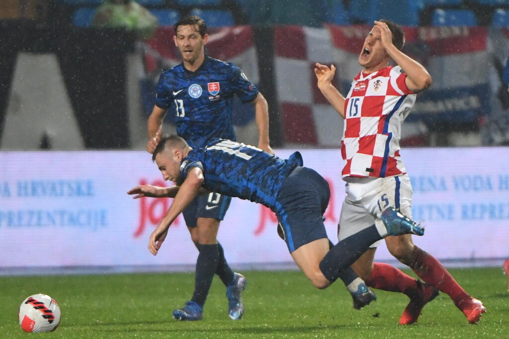 Borbélyho hodnotenie: Pri jeho hre cítiť, že je defenzívna osobnosť. Aj pod tlakom dokáže podať vyvážený výkon a pri tom usmerňovať obranu. Keď proti Chorvátom chýbal v strede, kopili sa organizačné lapsusy.