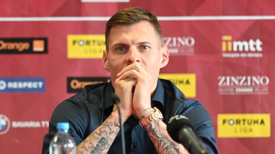 Na snímke hráč FC Spartak Trnava Martin Škrtel počas tlačovej konferencie pri príležitosti oznámenia ukončenia hráčskej kariéry v Trnave.