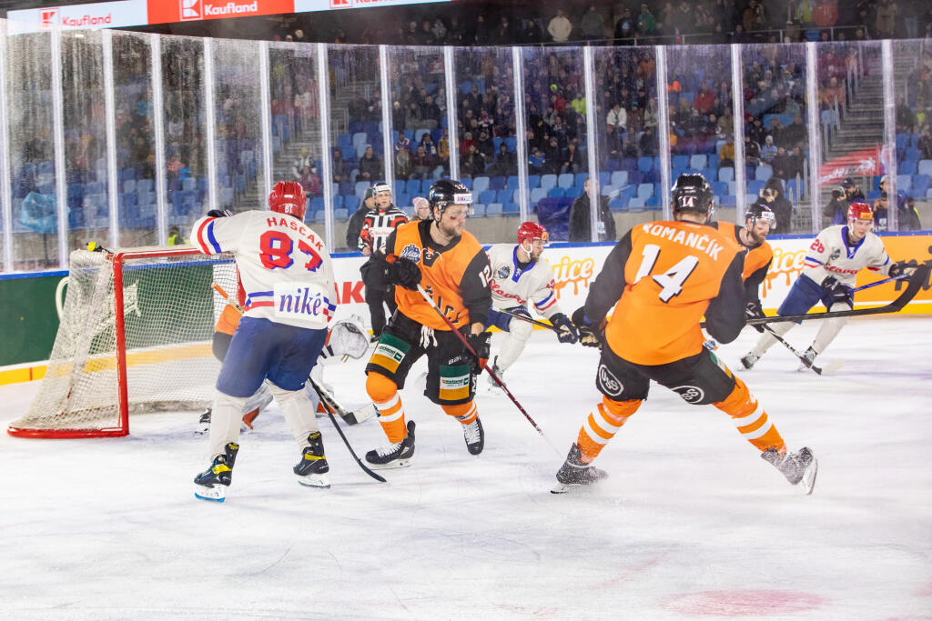 Hokejový zápas medzi HC Slovan a Košice (Winter games)
