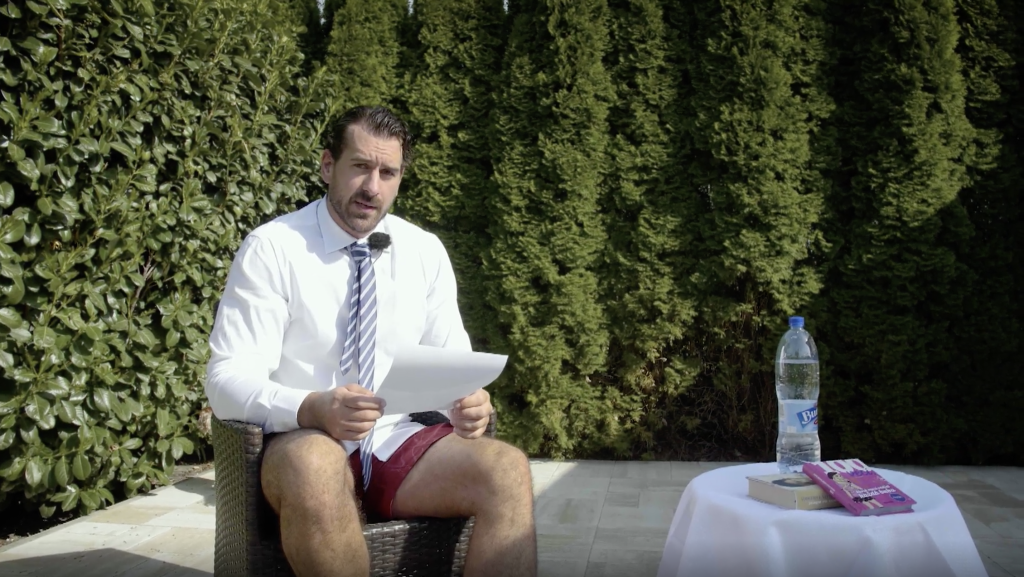 Okrem terasy pri dome má Valábik jednu aj v záhrade.