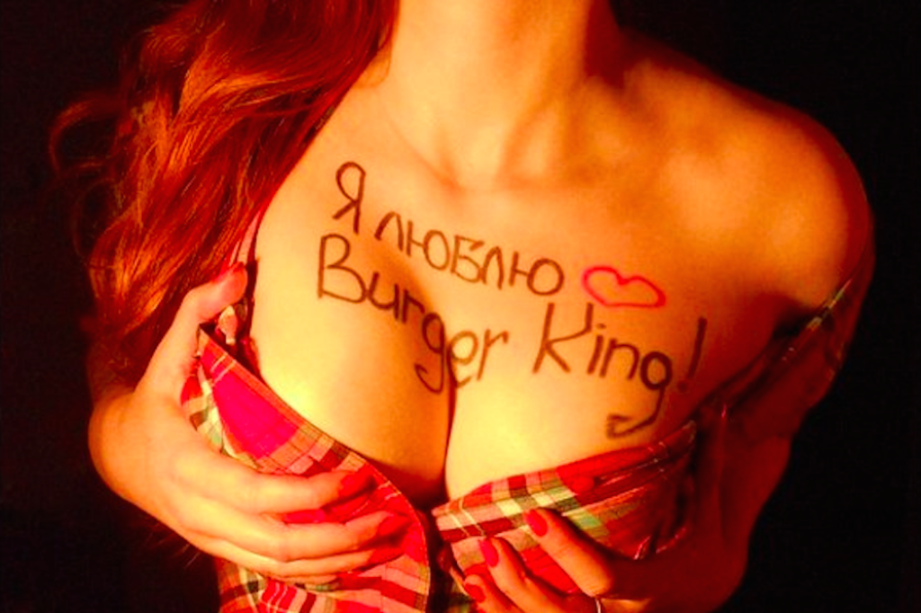 Burger King inzeruje na ženských prsiach