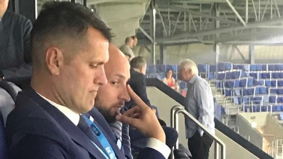 Šéfovia Sovana sa po zápase ešte dlho sedeli na na tribúne.