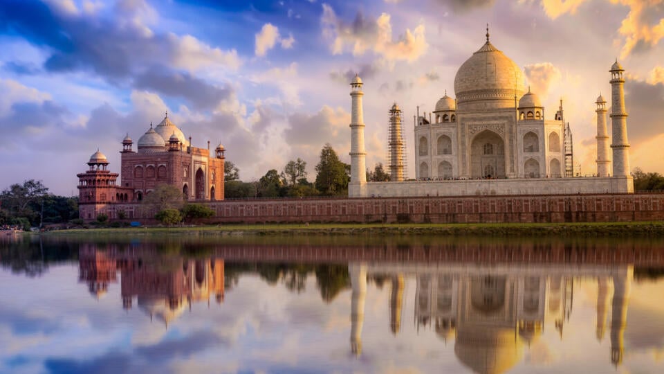 Taj,Mahal,Scenic,Sunset,View,With,Moody,Sky.,A,Unesco