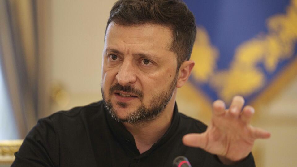 WA 46 Kyjev - Ukrajinský prezident Volodymyr Zelenskyj gestikuluje na tlačovej konferencii v Kyjeve v stredu 4. júna 2025. FOTO TASR/AP
Ukrainian President Volodymyr Zelenskyy speaks to journalists during a press conference in Kyiv, Ukraine, on Wednesday, June 4, 2025. (AP Photo/Evgeniy Maloletka)