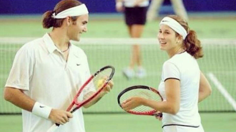 Ako je známe, aj Mirka hrala kedysi tenis, kariéru jej však ukončili zranenia. Zahrala si kedysi aj po boku Rogera. Na šport však pani Federerová nezanevrela.