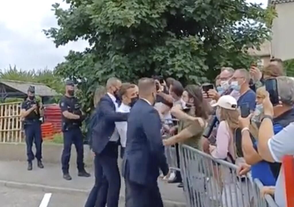 Francúzsky prezident dostal facku