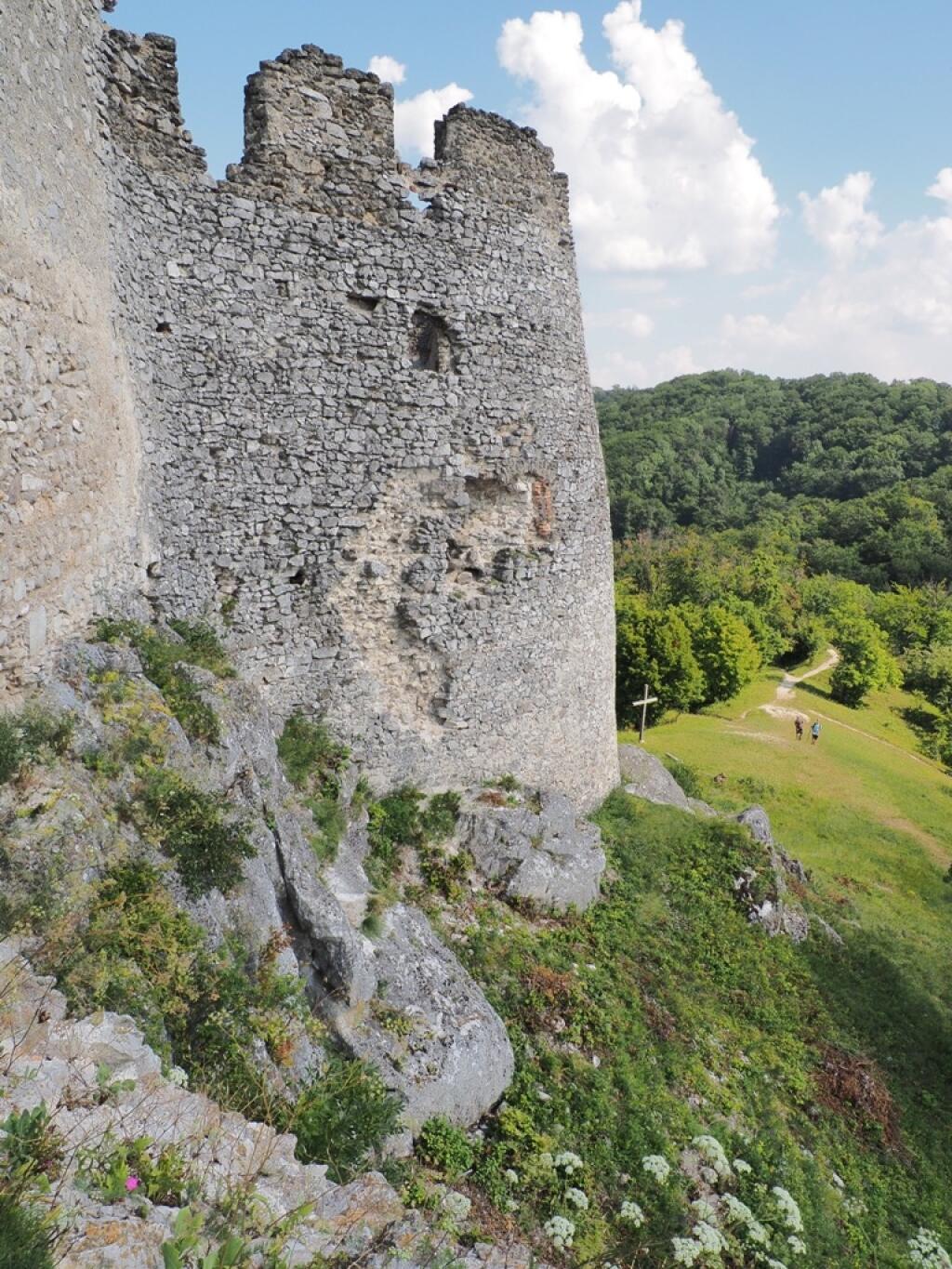 Hrad Tematín je dominantou stredného Považia.