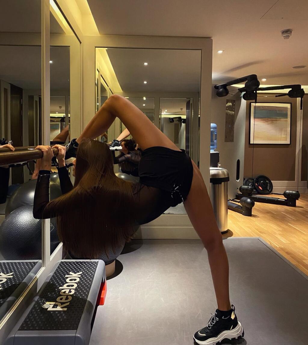Krásna gymnastka Karolina Sevastyanovová si potrpí na luxus a bohatého chlapa po boku.