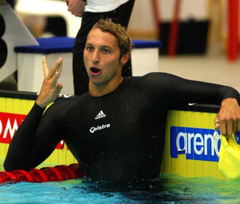 Ian Thorpe (Austrália) Na domácej olympiáde v Sydney získal tri zlaté a dve strieborné medaily. Dvakrát dokázal triumfovať aj o štyri roky v Aténach. K homosexuálnej orientácii sa priznal po rokoch zapierania v roku 2014. „Som vysporiadaný s tým, že som gay. Nechcem, aby sa ľudia cítili rovnako, ako kedysi ja. Môžete vyrastať, cítiť sa príjemne a byť gay. Dúfam, že to uľahčí situáciu aj ostatným, ktorý to možno roky taja,“ uviedol v rozhovore s Michaelom Parkinsonom.