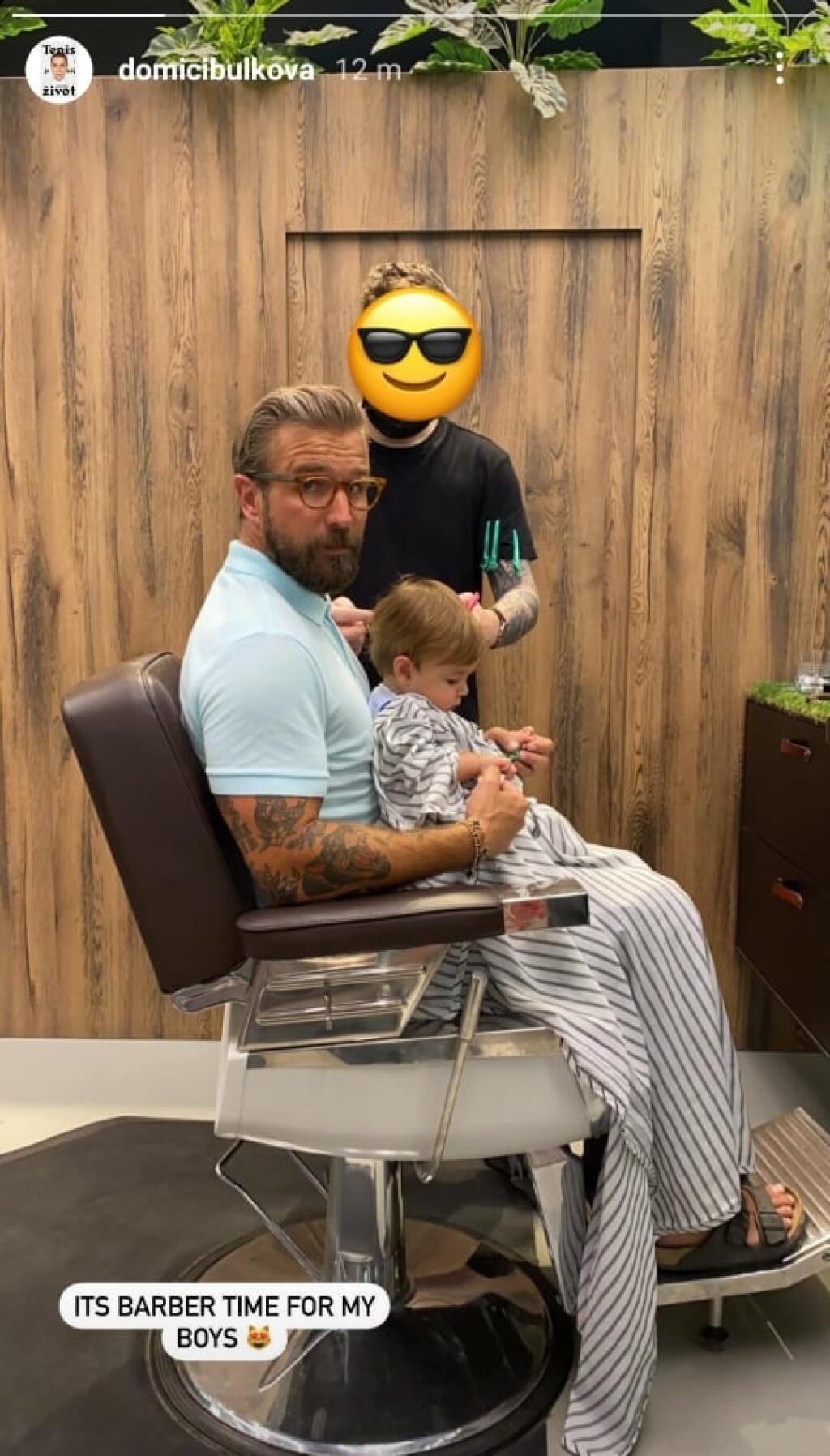 Takto si manžel Michal Navara a synček Jakubko sedeli u barbera.