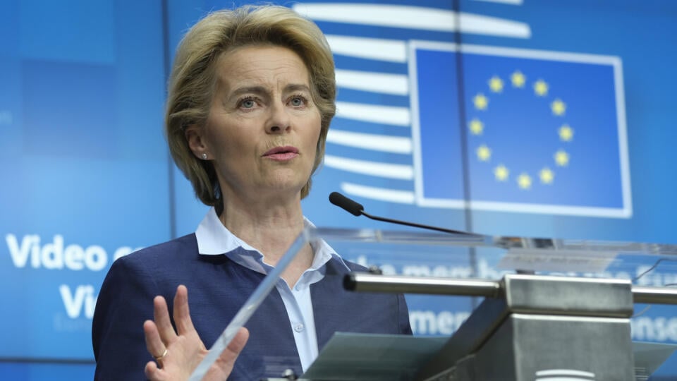 EBE 28 Brusel - Na snímke predsedníčka Európskej komisie Ursula von der Leyenová počas tlačovej konferencie po mimoriadnom zasadnutí Európskej rady v Bruseli 23. apríla 2020. FOTO TASR/AP
European Commission President Ursula von der Leyen speaks during a news conference after a video conference with EU leaders in EU summit format at the European Council building in Brussels, Thursday, April 23, 2020. European Union leaders agreed Thursday to revamp the EU's long-term budget and set up a massive