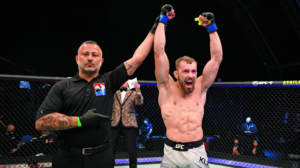 BRUTÁLNE ŠŤASTNÝ Náš zápasník si prvý triumf v UFC v Abú Zabí užíval.