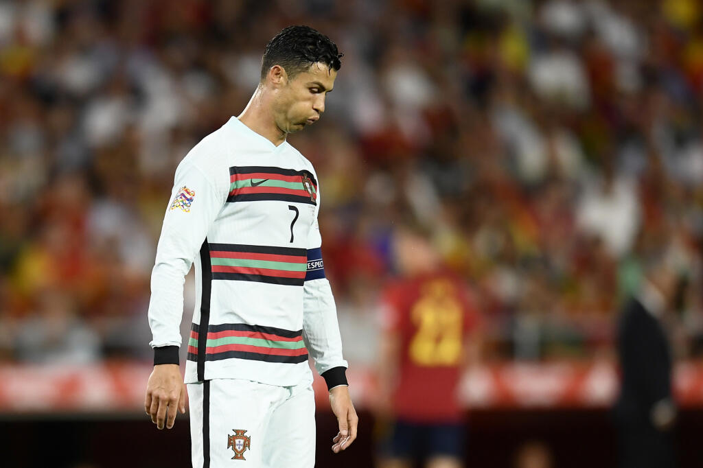 V roku 2018 Američanka Kathryn Mayorgaová obvinila Ronalda, že ju v roku 2009 znásilnil vo svojom Penthouse v hoteli v Las Vegas. Podľa jej slov ju mal Ronaldo štedro odmeniť za to, že mlčala. Legendárny futbalista tieto tvrdenia razantne poprel a tvrdil, že sex bol konsenzuálny. Obvinenia boli neskôr zrušené.