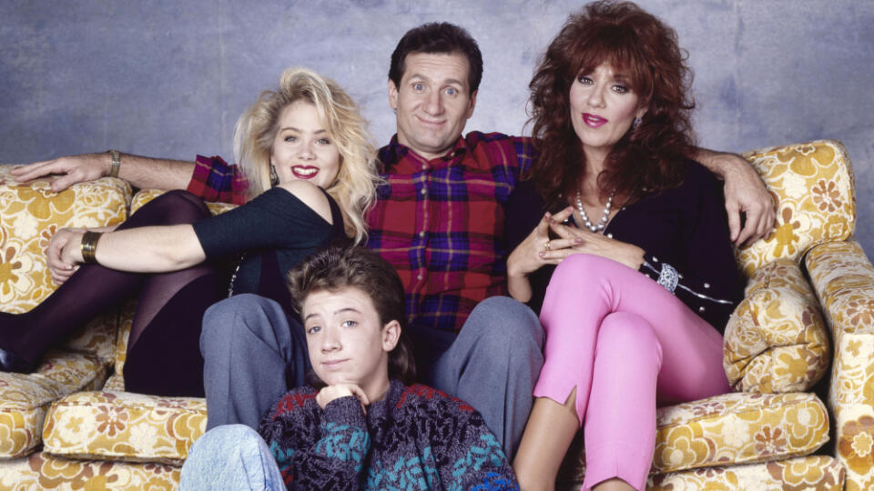 LOS ANGELES - OCTOBER 1988:  Married With Children actors Christina Applegate, David Faustino, Ed O'Nell, and Katy Saga l(l-R) pose for a portrait in October 1988 in Los Angeles, California. (Photo by Aaron Rapoport/Corbis/Getty Images)