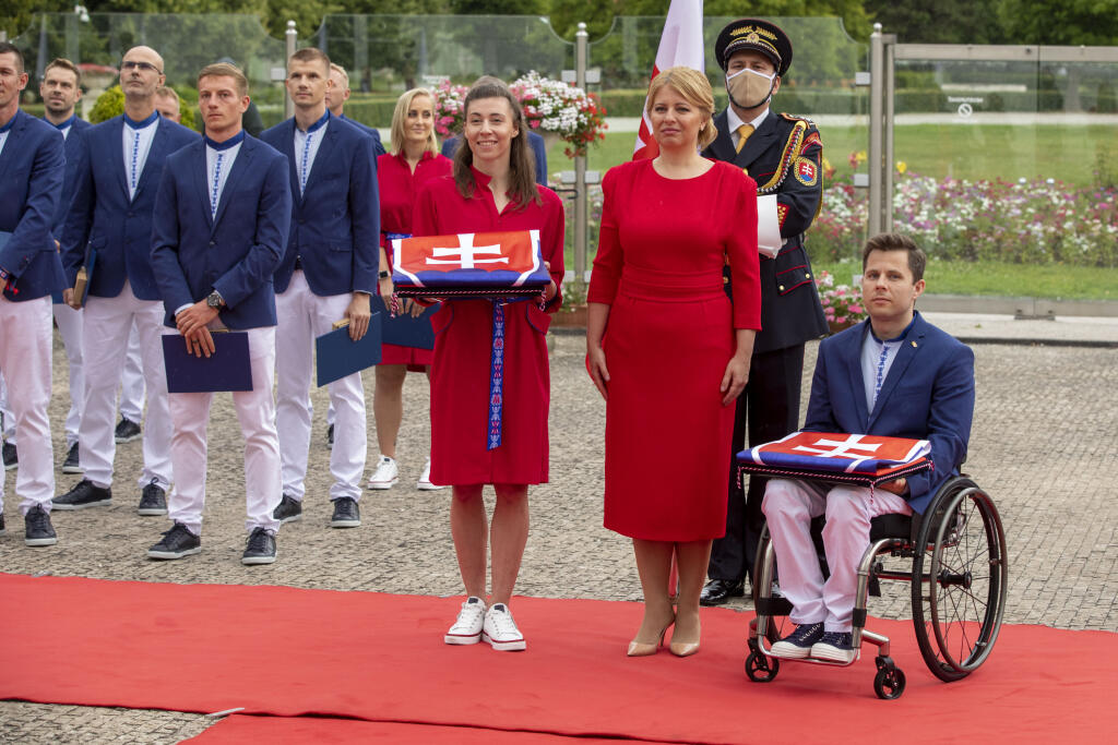 Hoci Zuzana Čaputová (48) žiarila v červených šatách, naše sexi olympioničky ju dokonale zatienili.
