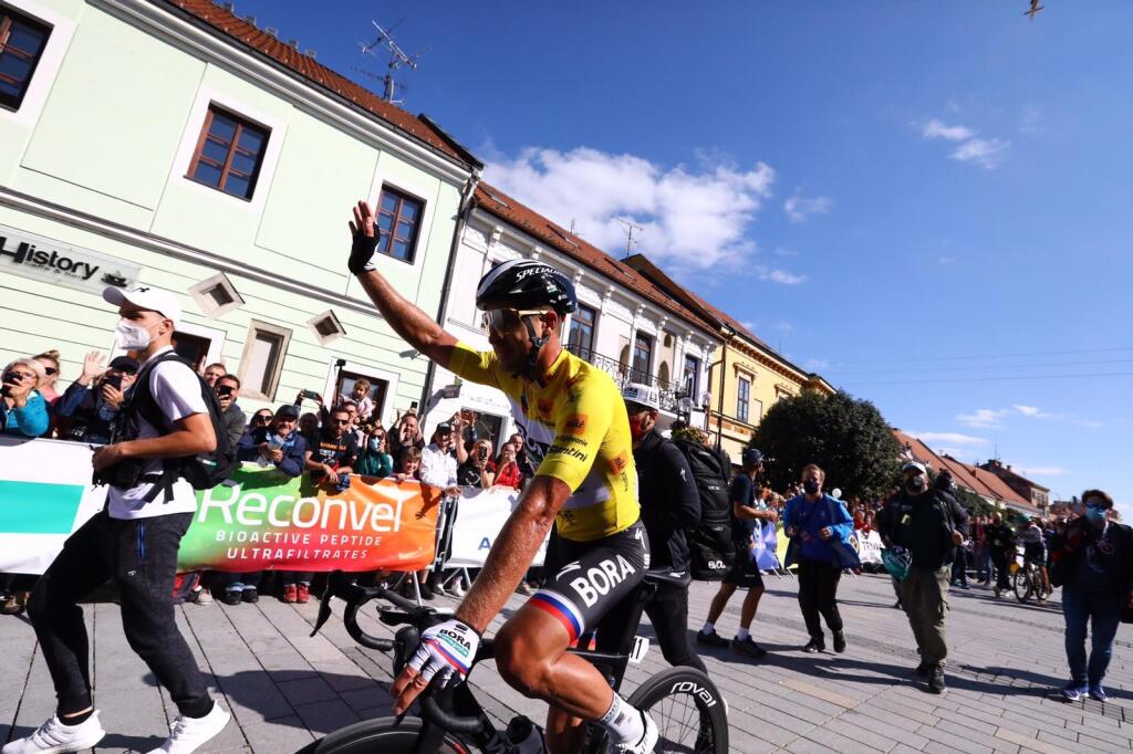 Peter Sagan si mohol užívať v žltom drese aj po skončení pretekov Okolo Slovenska.