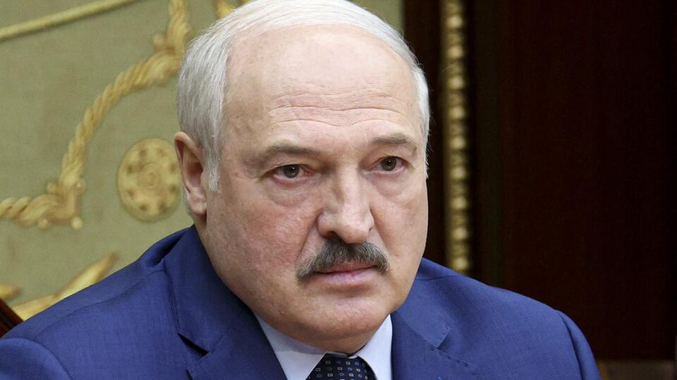 JB 35 Minsk - Bieloruský prezident Alexandr Lukašenko počas stretnutia v Minsku 22. novembra 2021. Bielorusko sa chystá zorganizovať druhý repatriačný let pre migrantov, ktorí sa chcú vrátiť do vlasti. Uviedol to v pondelok bieloruský prezident Alexandr Lukašenko na stretnutí s guvernérom Hrodnianskej oblasti Uladzimirom Karanikom. Informovala o tom agentúra BelTA. FOTO TASR/AP
Belarusian President Alexander Lukashenko attends a meeting in Minsk, Belarus, Monday, Nov. 22, 2021. Lukashenko on Mo