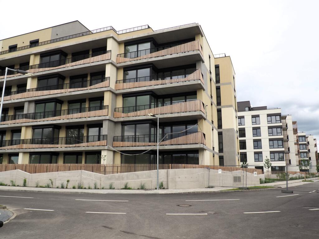 Nové sídlisko Nesto na Kopčianskej ulici v bratislavskej Petržalke 4. júla 2024. V týchto dňoch privíta prvých obyvateľov. FOTO TASR - Miroslav Košírer