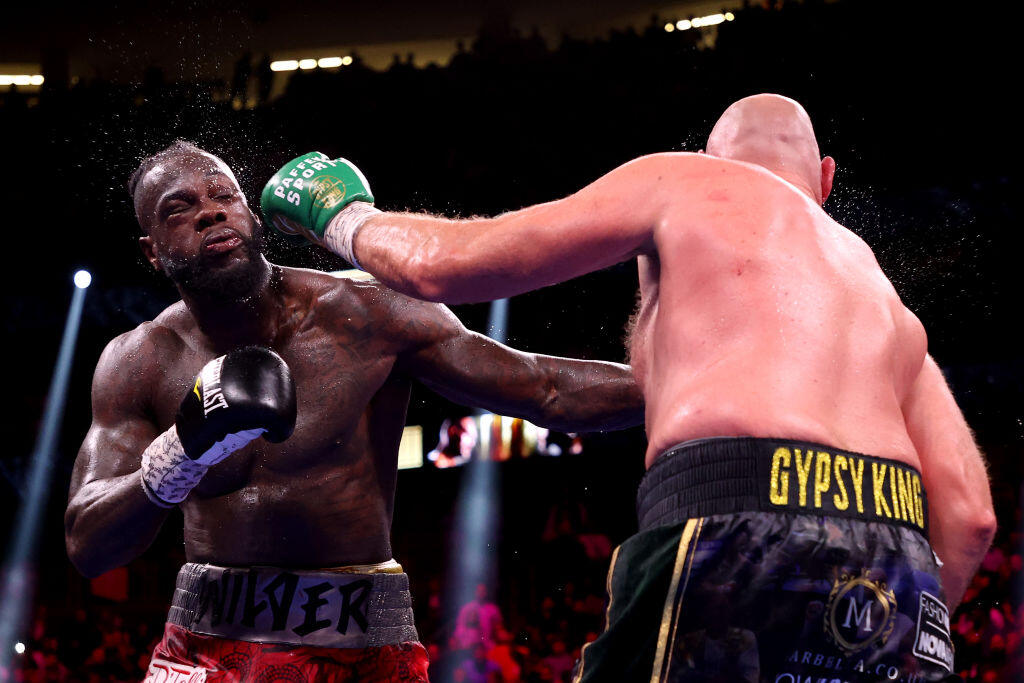 LAS VEGAS, NEVADA - OCTOBER 09: Tyson Fury (R) exchanges punches with Deontay Wilder during their WBC heavyweight title fight at T-Mobile Arena on October 09, 2021 in Las Vegas, Nevada. (Photo by Al Bello/Getty Images)