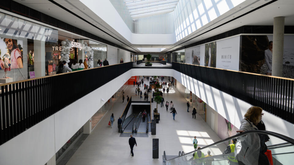 Na snímke Nákupné centrum Promenada Living Park na nábreží rieky Nitra, ktoré otvorili 28. apríla 2022. FOTO TASR - Henrich Mišovič