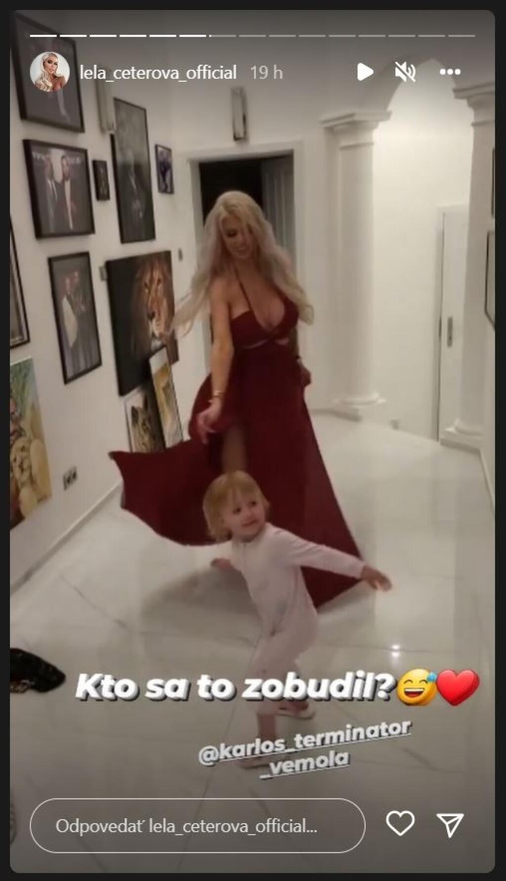 Párik sa najnovšie objavil na chvíľku na večernej párty na festivale v Karlových Varoch. Slovenská playmate už tradične zaujala outfitom, v ktorom hrali hlavnú úlohu jej obrovské prsia.