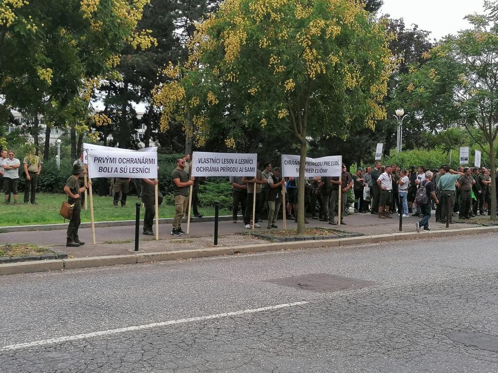V lete sa menší symbolický protest zástupcov vidieka uskutočnil aj v Bratislave.