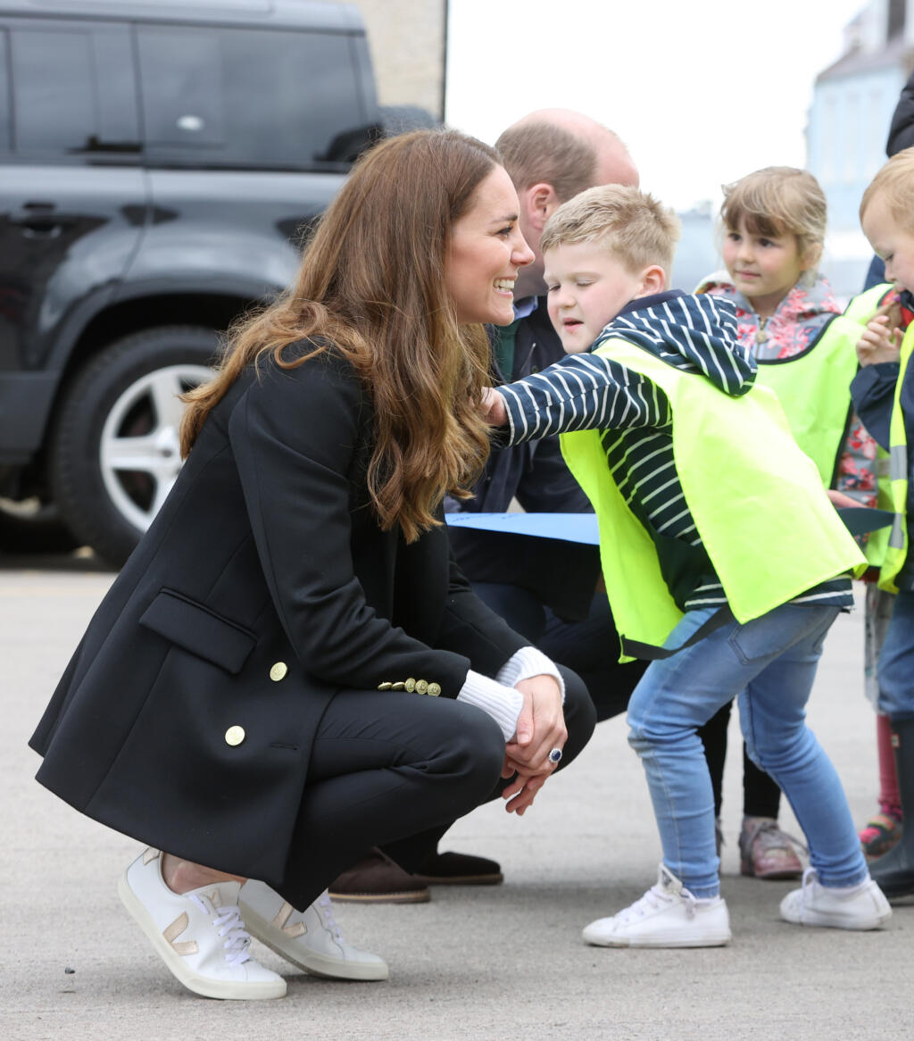 Vojvodkyňa Kate spolu s princom Williamom absolvovali turné po Škótsku. Vrátili sa dokonca aj na univerzitu, kde sa spoznali, a vychutnali si typickú anglickú špecialitu – „Fish and Chips“ – v reštaurácii, ktorú obľubovali ako mladí študenti.