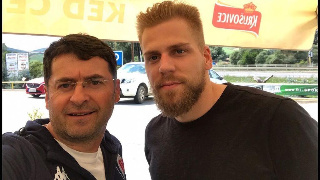 Erik Černák navštevuje po Slovensku priateľov, známych a bývalých trénerov.