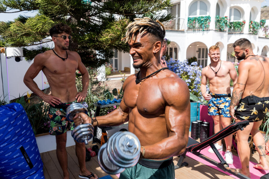 Nathan sa najprv objavil v svadbe na prvý pohľad ako kamarát ženícha, potom hľadal lásku na Love Islande a nakoniec si siahol na dno svojich síl v šou Survivor.