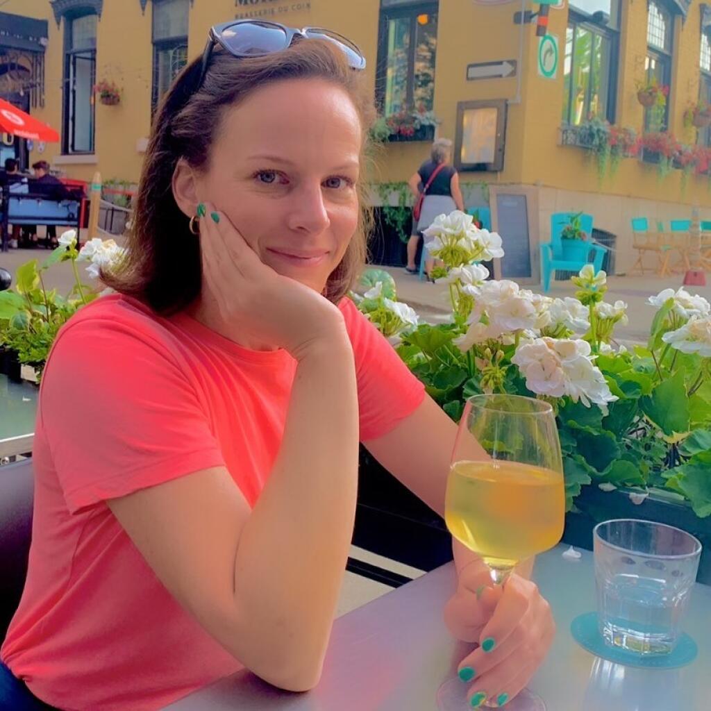 Leah Hextallová je prvou komentátorkou zápasov NHL stanice ESPN.
